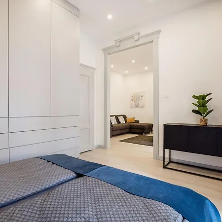 Elegant Two-bedroom In The Centre