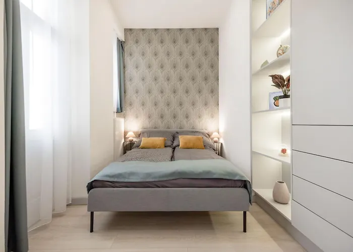 Elegant Two-bedroom In The Centre Lägenhet
