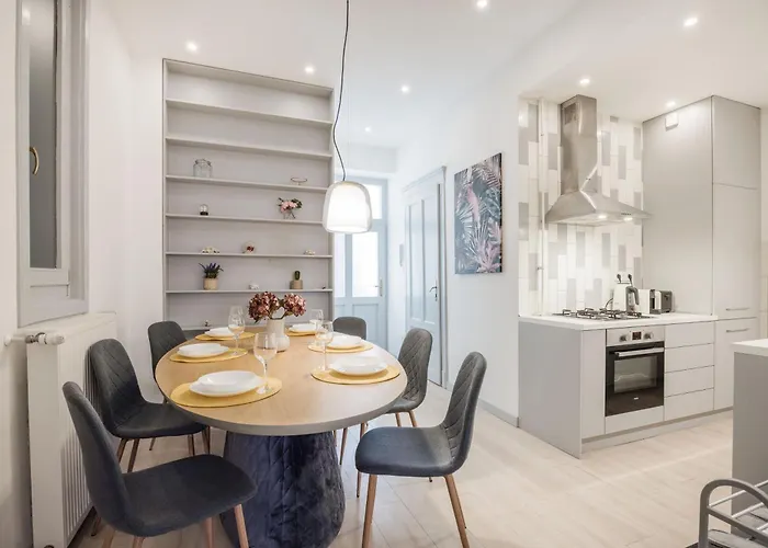 Lägenhet Elegant Two-bedroom In The Centre *