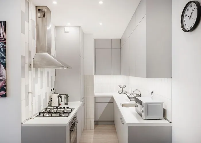Elegant Two-bedroom In The Centre Lägenhet
