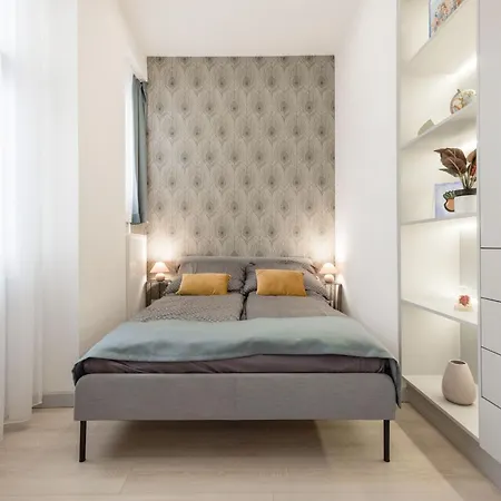 Elegant Two-bedroom In The Centre 아파트