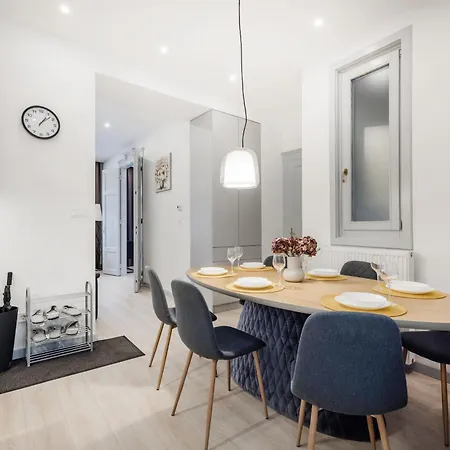 아파트 Elegant Two-bedroom In The Centre 부다페스트