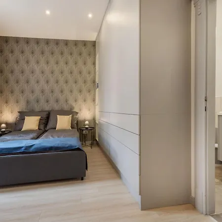 아파트 Elegant Two-bedroom In The Centre