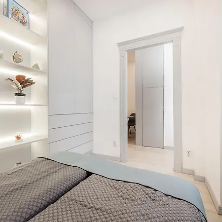 Elegant Two-bedroom In The Centre Daire