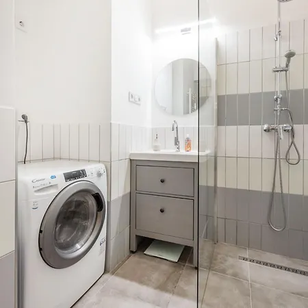 Daire Elegant Two-bedroom In The Centre