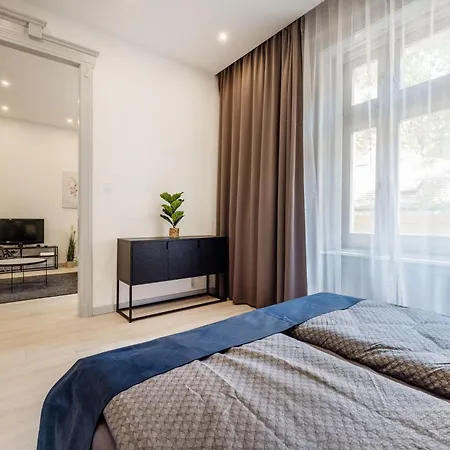 Elegant Two-bedroom In The Centre 부다페스트