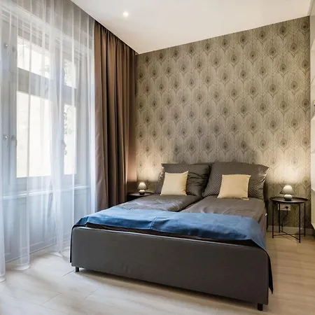 Elegant Two-bedroom In The Centre Daire