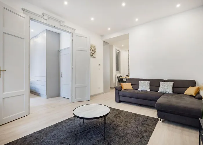 Apartmán Elegant Two-bedroom In The Centre *
